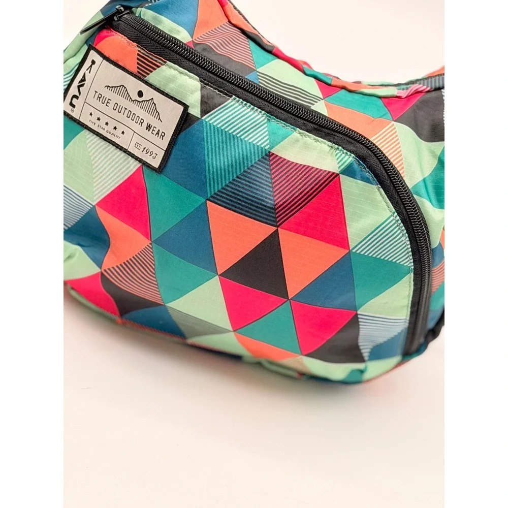 KAVU Keepalong Crossbody Bag Geometric Triangle Print Rope Strap Multicolor
